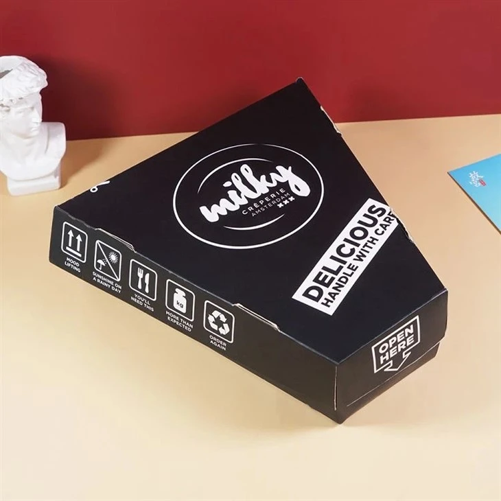 Skiva pizzakartong med tryckt logotyp